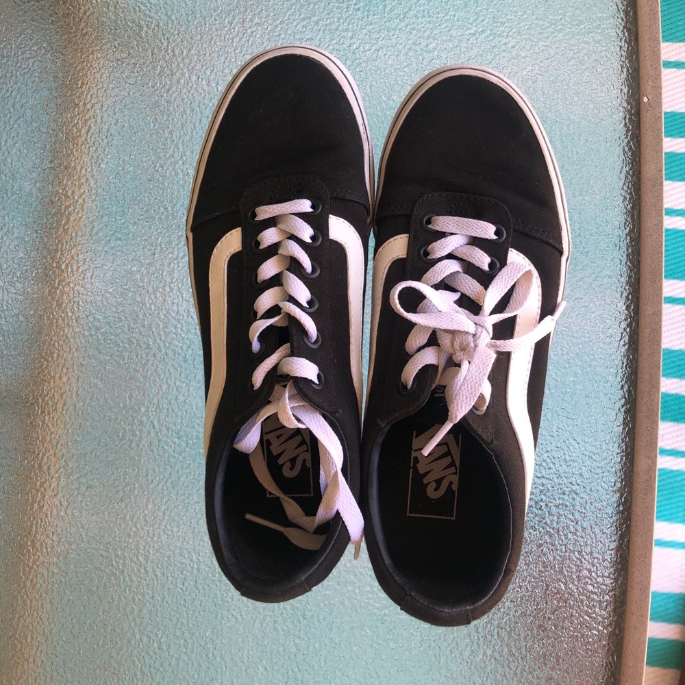 TRENDY SHOES BARELY WORN